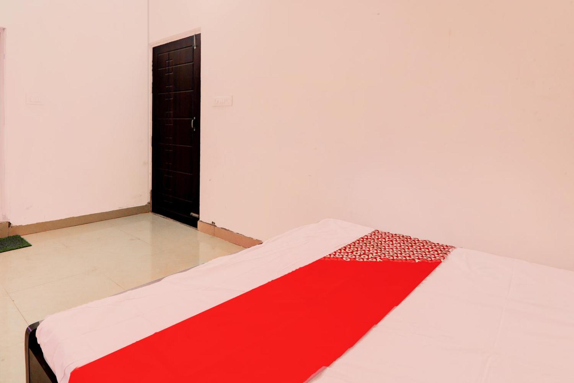 Oyo Flagship Shine Hotel Chinhat Exterior foto